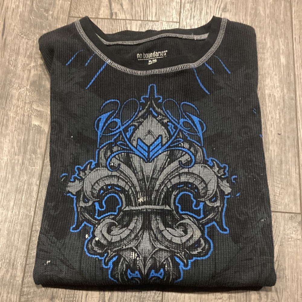 No Boundaries Black and Blue Long Sleeve Tee with paint stains size XL - Picture 10 of 10